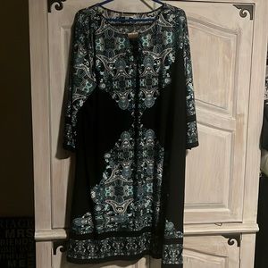 Thick material dress. Brand is Avenue. Nice going out to dinner dress. Size 26